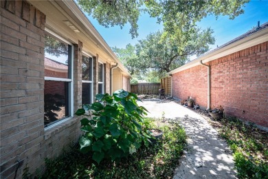 Welcome to this charming patio-style home! As you come inside on Rockport Country Club in Texas - for sale on GolfHomes.com, golf home, golf lot