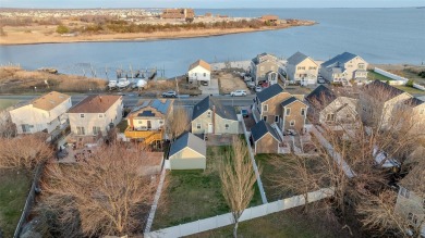 Stunning 3-bedroom, 2-bath Cape located in a prime location at on Bergen Point Golf Course in New York - for sale on GolfHomes.com, golf home, golf lot