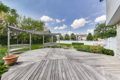 Welcome to this beautifully cared for one owner home offering on Palos Hills Municipal Golf Course in Illinois - for sale on GolfHomes.com, golf home, golf lot