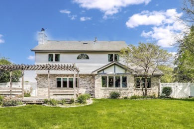 Welcome to this beautifully cared for one owner home offering on Palos Hills Municipal Golf Course in Illinois - for sale on GolfHomes.com, golf home, golf lot