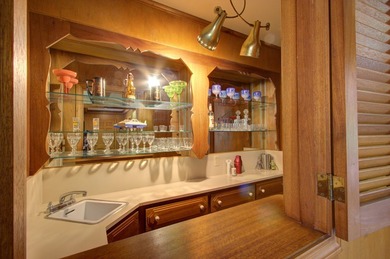 Luxurious brick home on the prestigious Texarkana Country Club on Texarkana Golf and Country Club in Arkansas - for sale on GolfHomes.com, golf home, golf lot