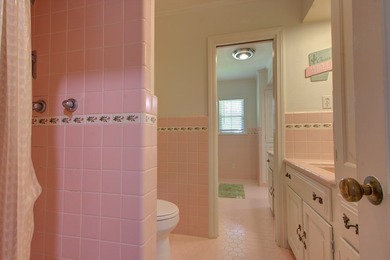 Luxurious brick home on the prestigious Texarkana Country Club on Texarkana Golf and Country Club in Arkansas - for sale on GolfHomes.com, golf home, golf lot