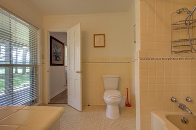 Luxurious brick home on the prestigious Texarkana Country Club on Texarkana Golf and Country Club in Arkansas - for sale on GolfHomes.com, golf home, golf lot