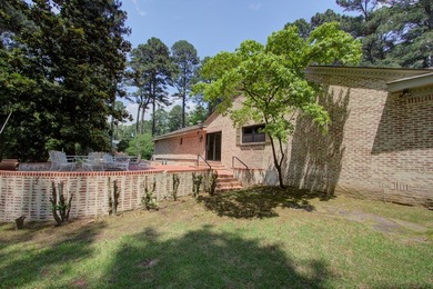 Luxurious brick home on the prestigious Texarkana Country Club on Texarkana Golf and Country Club in Arkansas - for sale on GolfHomes.com, golf home, golf lot