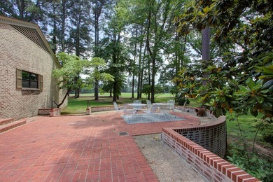 Luxurious brick home on the prestigious Texarkana Country Club on Texarkana Golf and Country Club in Arkansas - for sale on GolfHomes.com, golf home, golf lot