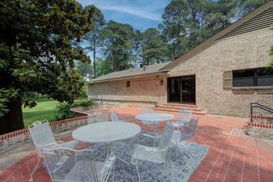 Luxurious brick home on the prestigious Texarkana Country Club on Texarkana Golf and Country Club in Arkansas - for sale on GolfHomes.com, golf home, golf lot