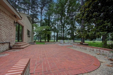 Luxurious brick home on the prestigious Texarkana Country Club on Texarkana Golf and Country Club in Arkansas - for sale on GolfHomes.com, golf home, golf lot