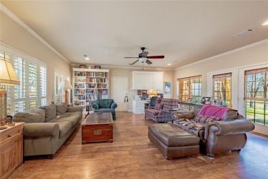 Wonderful single-story home in gated golf course community! on Pinnacle Golf and Boat Club in Texas - for sale on GolfHomes.com, golf home, golf lot