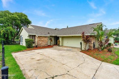 BRAND NEW ROOF!!! This 4 bedroom, 2 bath townhome is located in on The Club At Pelican Bay - North Course in Florida - for sale on GolfHomes.com, golf home, golf lot