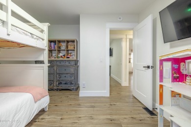 Don't miss this fantastic opportunity to own a spacious on Sharks Tooth Golf Club in Florida - for sale on GolfHomes.com, golf home, golf lot