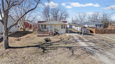 GEM ON THE LAKE - UNBEATABLE VALUE IN LINN VALLEY LAKES! on Linn Valley Lakes - Deer Trace Golf Course in Kansas - for sale on GolfHomes.com, golf home, golf lot