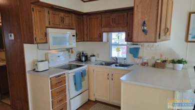 Nice 1 bed/1 bath, very well cared for park model in convenient on Long Island Golf Course in Texas - for sale on GolfHomes.com, golf home, golf lot