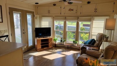 Nice 1 bed/1 bath, very well cared for park model in convenient on Long Island Golf Course in Texas - for sale on GolfHomes.com, golf home, golf lot