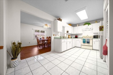 END UNIT in Crescent Ridge - Light, Bright & Move-In Ready!
 on On Top of the World Golf Course in Florida - for sale on GolfHomes.com, golf home, golf lot