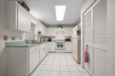 END UNIT in Crescent Ridge - Light, Bright & Move-In Ready!
 on On Top of the World Golf Course in Florida - for sale on GolfHomes.com, golf home, golf lot