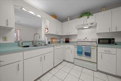 END UNIT in Crescent Ridge - Light, Bright & Move-In Ready!
 on On Top of the World Golf Course in Florida - for sale on GolfHomes.com, golf home, golf lot