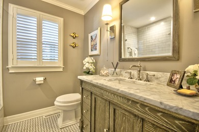 Fabulous updated home overlooking the first Fairway of on Greenbrier Golf and Country Club in Kentucky - for sale on GolfHomes.com, golf home, golf lot