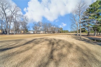 Great single story, end unit condo located on the Greenbrier on Greenbrier Country Club in Virginia - for sale on GolfHomes.com, golf home, golf lot