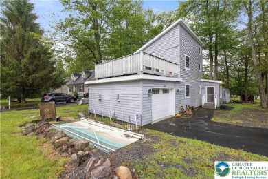 Step into this 3 bed 2 bath home and imagine placing your on Pocono Farms Country Club in Pennsylvania - for sale on GolfHomes.com, golf home, golf lot