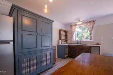 This darling single level Gleneden Beach cottage has been on Salishan Spa and Golf Resort in Oregon - for sale on GolfHomes.com, golf home, golf lot