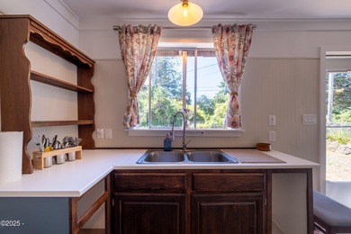 This darling single level Gleneden Beach cottage has been on Salishan Spa and Golf Resort in Oregon - for sale on GolfHomes.com, golf home, golf lot