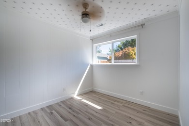 This darling single level Gleneden Beach cottage has been on Salishan Spa and Golf Resort in Oregon - for sale on GolfHomes.com, golf home, golf lot