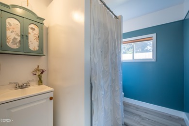 This darling single level Gleneden Beach cottage has been on Salishan Spa and Golf Resort in Oregon - for sale on GolfHomes.com, golf home, golf lot