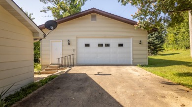 Welcome to this beautifully maintained 5-bed, 2.5-bath home on West Plains Country Club in Missouri - for sale on GolfHomes.com, golf home, golf lot