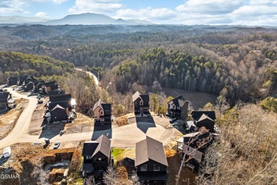 Furnished, new-construction 5 bedroom cabin less than 4 minutes on Sevierville Golf Club in Tennessee - for sale on GolfHomes.com, golf home, golf lot