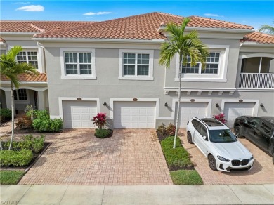 Gorgeous UPDATED FIRST FLOOR 2 bed/2 bath+DEN TURNKEY END UNIT on Spring Run Golf Club in Florida - for sale on GolfHomes.com, golf home, golf lot