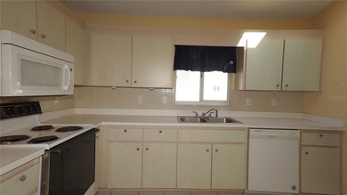 Whoa!  Here is the perfect chance to live in a gated 55+ on The Links of Spruce Creek in Florida - for sale on GolfHomes.com, golf home, golf lot