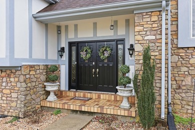 Elegant Living in Bob-O-Link Estates - Welcome to this English on Wild Turkey Trace Golf Club in Kentucky - for sale on GolfHomes.com, golf home, golf lot