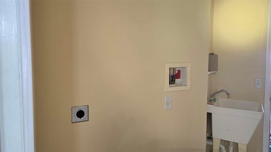 Wonderful 2 bedroom 2 bath split bedroom home in highly sought on Ocala Palms Golf and Country Club in Florida - for sale on GolfHomes.com, golf home, golf lot