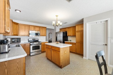 ROOF 2021 HWH 2022 BOND PAID! 4 miles to Sumter Landing!! on The Links of Spruce Creek in Florida - for sale on GolfHomes.com, golf home, golf lot