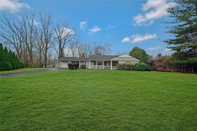 Rare opportunity to live in the sprawling ranch on a cul-de-sac on Huntington Country Club in New York - for sale on GolfHomes.com, golf home, golf lot