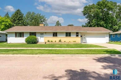ORIGINAL OWER HOME! This 3+ bedroom ranch was custom built in on The Bridges At Beresford in South Dakota - for sale on GolfHomes.com, golf home, golf lot