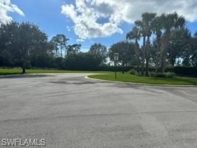 Stunning and meticulously updated 3-bedroom + den, 3-bath home on Wyndemere Country Club in Florida - for sale on GolfHomes.com, golf home, golf lot