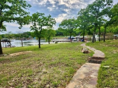 Amon G Carter Lake LAKEFRONT 1.85 Acre lot on a corner with a on Twisted Oaks Golf Club in Texas - for sale on GolfHomes.com, golf home, golf lot