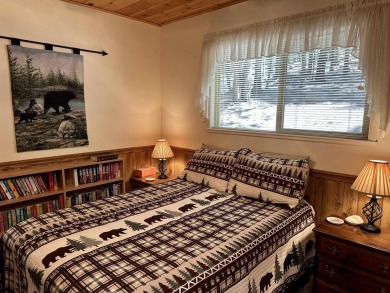 This beautifully maintained cabin features a spacious open floor on Lake Almanor Country Club in California - for sale on GolfHomes.com, golf home, golf lot