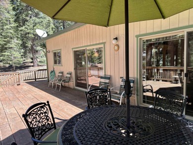 This beautifully maintained cabin features a spacious open floor on Lake Almanor Country Club in California - for sale on GolfHomes.com, golf home, golf lot