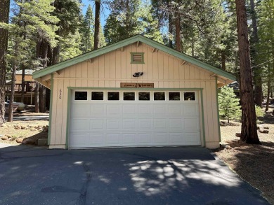 This beautifully maintained cabin features a spacious open floor on Lake Almanor Country Club in California - for sale on GolfHomes.com, golf home, golf lot