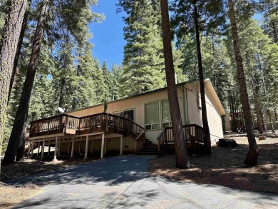 This beautifully maintained cabin features a spacious open floor on Lake Almanor Country Club in California - for sale on GolfHomes.com, golf home, golf lot