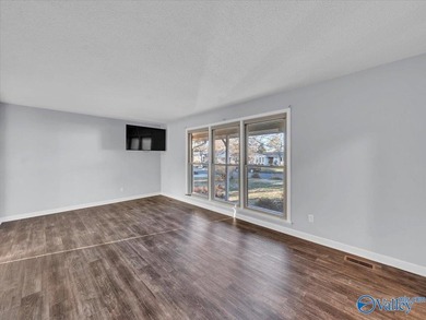 WELL MAINTAINED SOUTH HUNTSVILLE HOME!! JUST AROUND THE CORNER on Valley Hill Country Club in Alabama - for sale on GolfHomes.com, golf home, golf lot