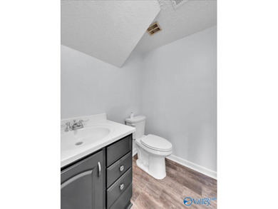 WELL MAINTAINED SOUTH HUNTSVILLE HOME!! JUST AROUND THE CORNER on Valley Hill Country Club in Alabama - for sale on GolfHomes.com, golf home, golf lot