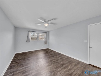 WELL MAINTAINED SOUTH HUNTSVILLE HOME!! JUST AROUND THE CORNER on Valley Hill Country Club in Alabama - for sale on GolfHomes.com, golf home, golf lot