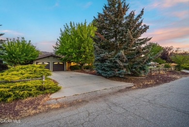 ***LIVE BEAUTIFULLY*** Welcome to this charming 3-bedroom on Oak Tree Country Club in California - for sale on GolfHomes.com, golf home, golf lot