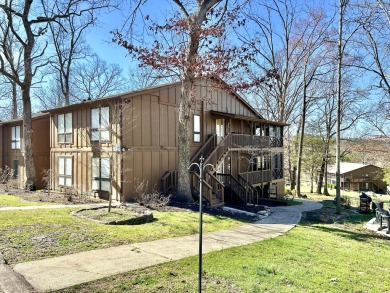 Upper level condo located in gated Lake Cumberland community for sale on GolfHomes.com