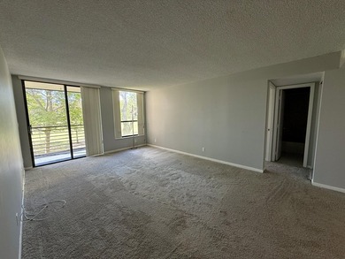 Beautifully maintained 2-bedroom, 2-bath condo in the desirable on  in Florida - for sale on GolfHomes.com, golf home, golf lot