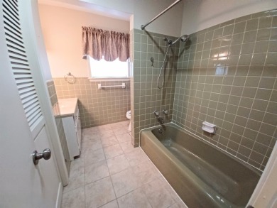 Beautifully remodeled 2-bedroom 2 bath home. Quaint 55 and older on Cedar Glade Golf Course in Arkansas - for sale on GolfHomes.com, golf home, golf lot