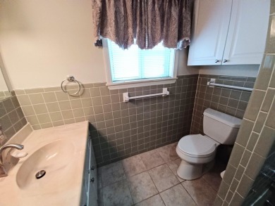 Beautifully remodeled 2-bedroom 2 bath home. Quaint 55 and older on Cedar Glade Golf Course in Arkansas - for sale on GolfHomes.com, golf home, golf lot